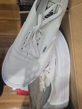 Vans Men White Low-Top Canvas Sneakers